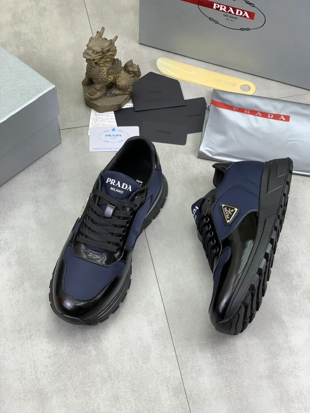Men's shoes 💰P580💰 [New style] High version official website popular models are on the market, 🆘 The trendy brand (Prada) mainly promotes popular models, avant-garde and versatile fashionable men's shoes private version mold opening, cowhide surface splicing 1:1 replica... Fashion is simple, original imported cowhide and lining cowhide feet; the atmosphere and personality are more fashionable, eye-catching and pursuing class. It will subvert the old idea and be with you to spend time with you. A must-have for fashionistas! Must keep for yourself ! High-end comfort, high-end quality workmanship. Size: 38-45; multiple colors available.